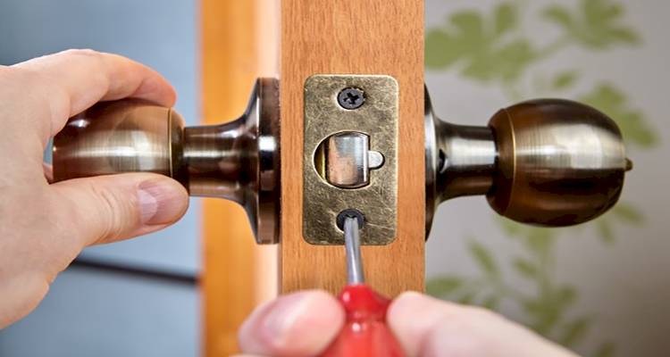 How To Fit an Internal Door Handle