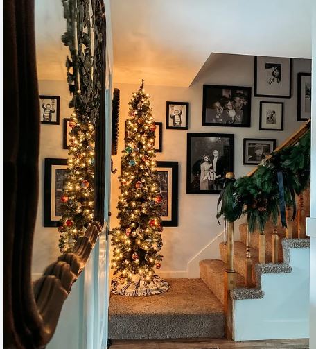 Staircase landing christmas tree