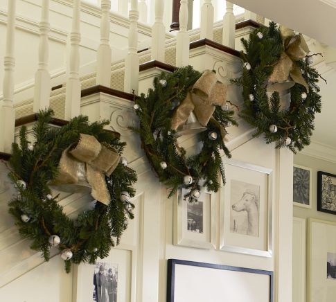 10 Great  Festive Staircase Decoration Ideas